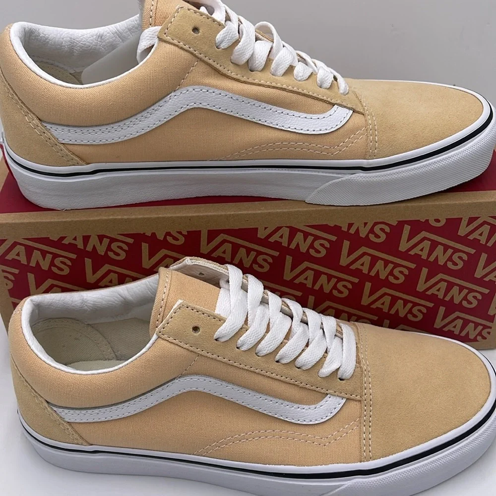Vans WMNS Beige White Sneakers Old Skool
Color Theory Honey Peach
VN0007NTBLP - Picture 2 of 16